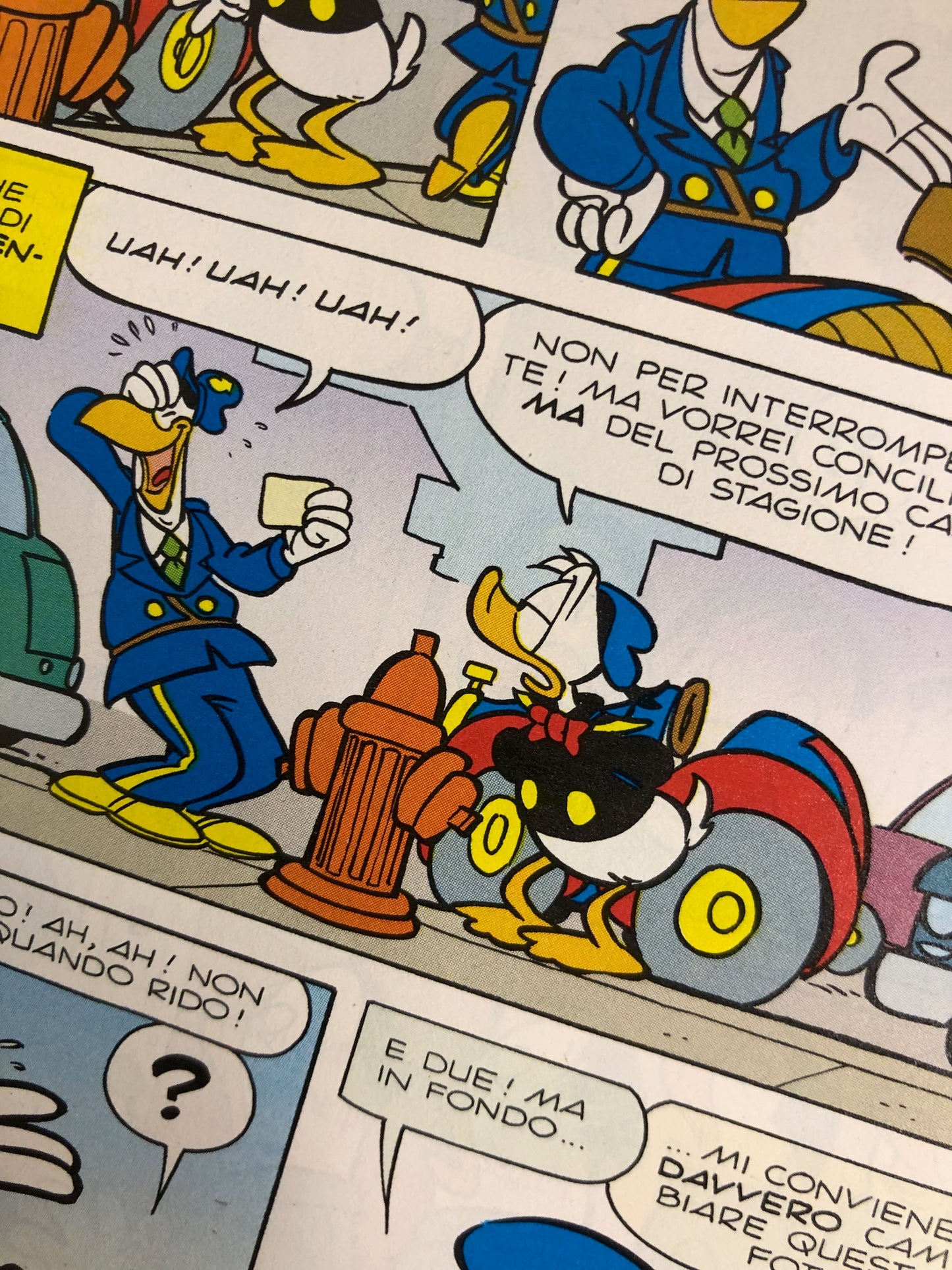 "Minnie Mouse Tying The Christmas Bow "Topolino Comic Issue #2492 / Walt Disney