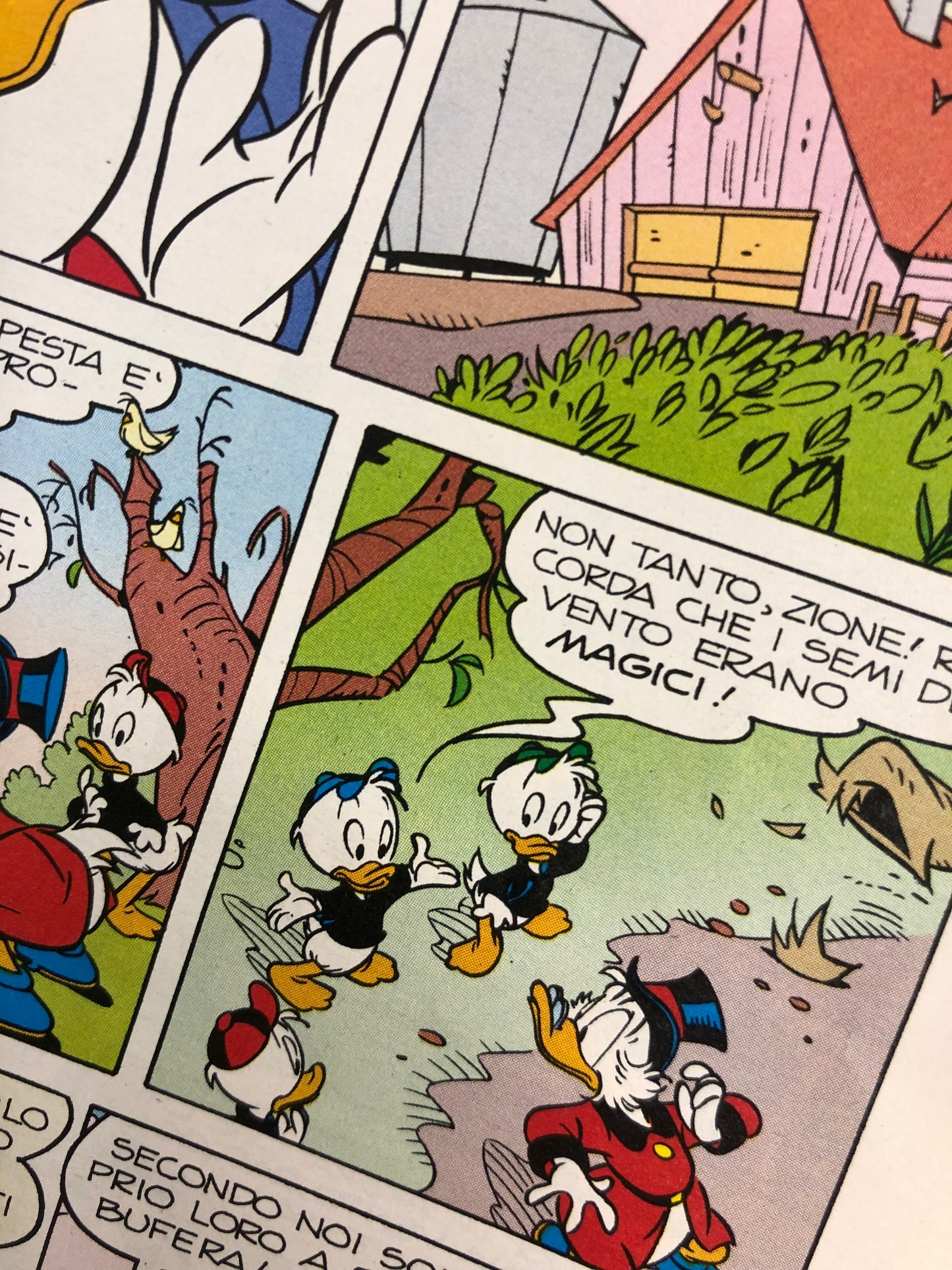 "Minnie Mouse Tying The Christmas Bow "Topolino Comic Issue #2492 / Walt Disney