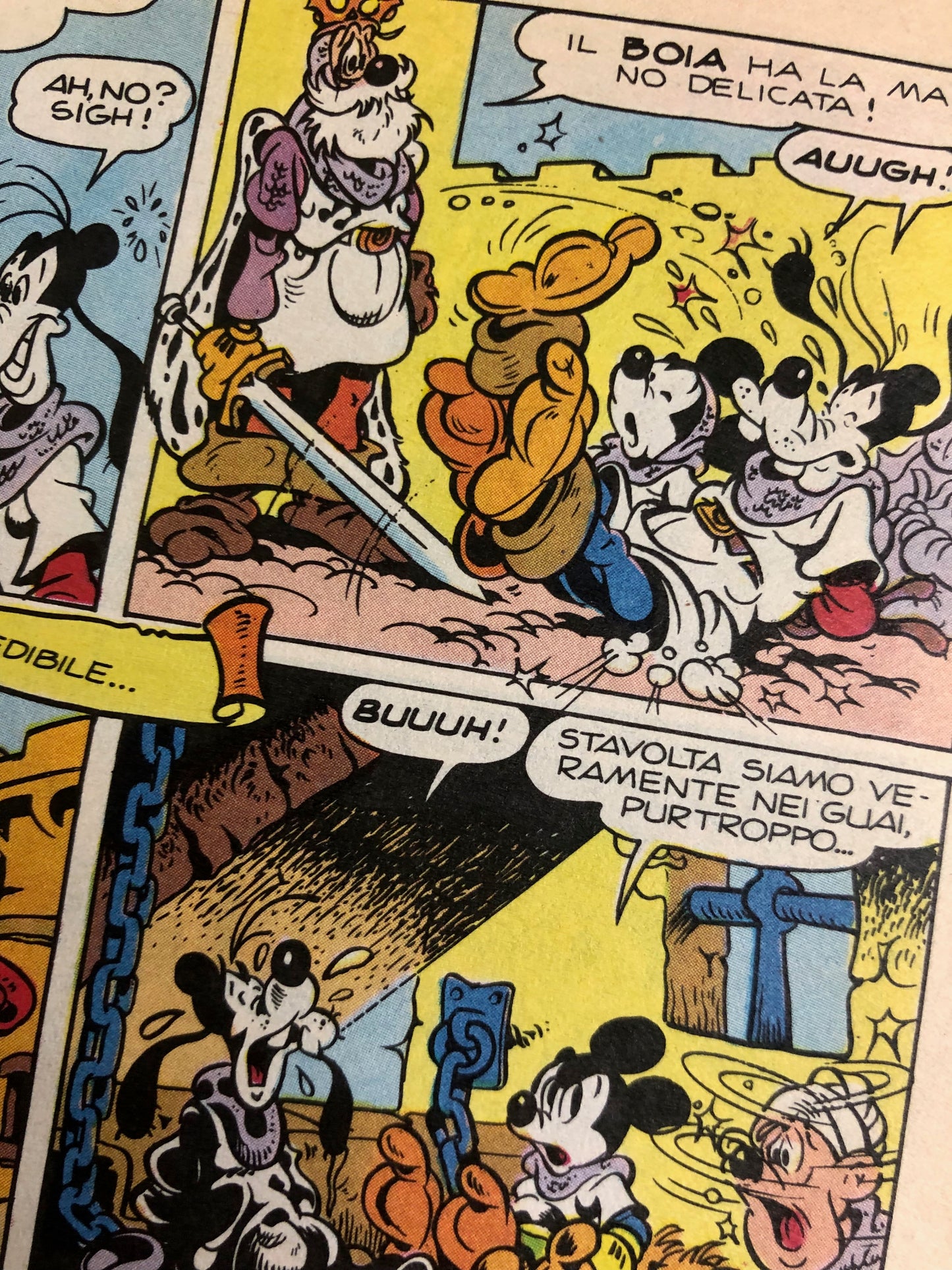 "Donald Duck & The Nephews Playing Ice Hockey" Disney's Classici Comic Issue #204 / Walt Disney